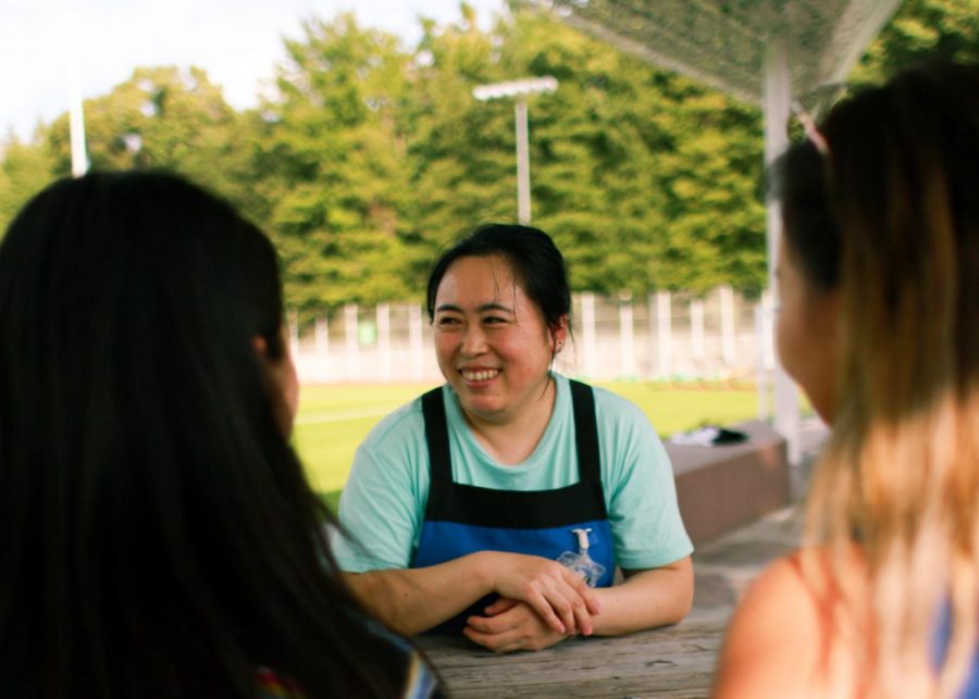 Senior Dohyun Kim and sophomore Lauren Hartz interview Ms. Xiaolin Yanzi, one of the janitorial staff. Take a chance this week to show your gratitude and extend a warm “thank you” to a member of ASIJ’s janitorial staff.
